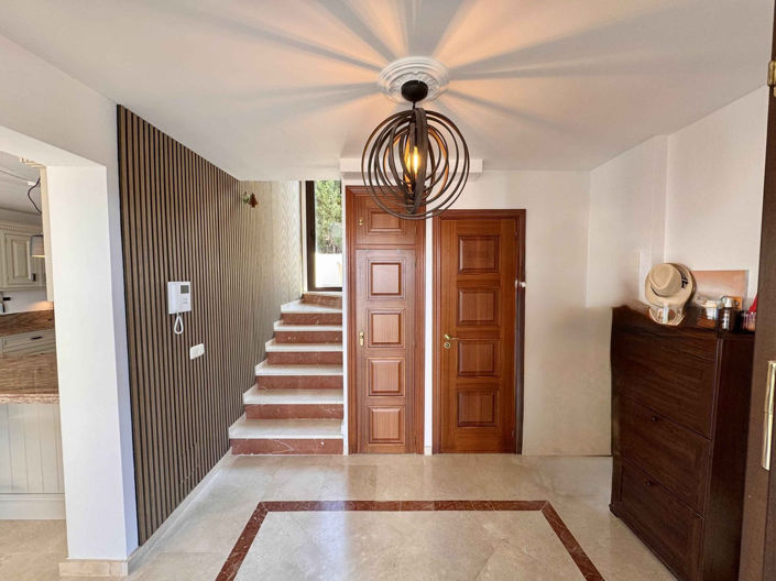 Image No.10-5 Bed Property for sale