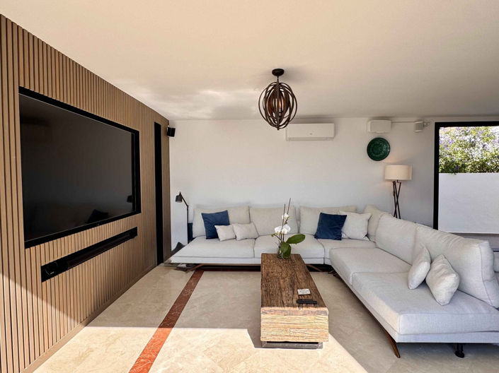 Image No.11-5 Bed Property for sale