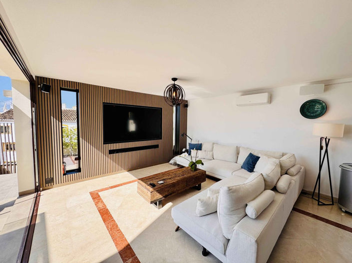 Image No.12-5 Bed Property for sale