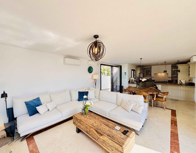 Image No.13-5 Bed Property for sale