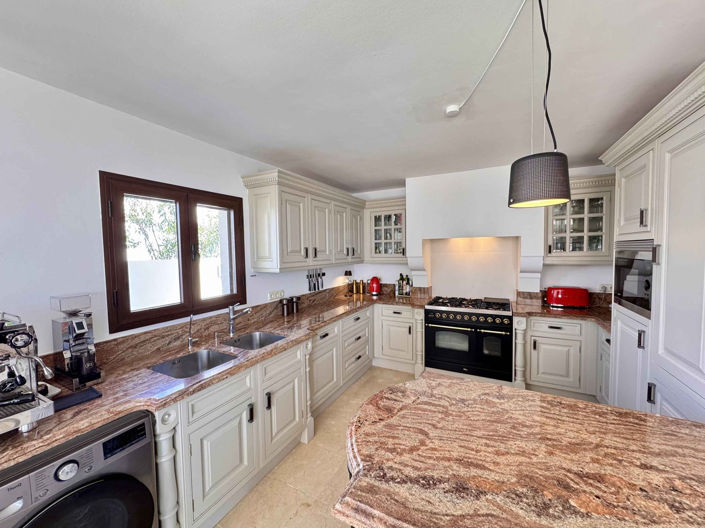 Image No.21-5 Bed Property for sale