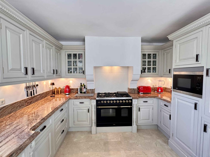 Image No.22-5 Bed Property for sale