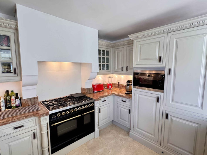 Image No.23-5 Bed Property for sale