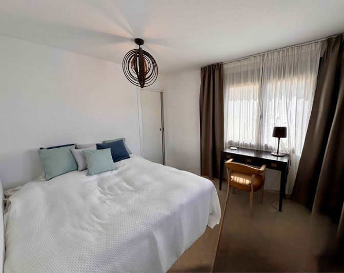 Image No.27-5 Bed Property for sale