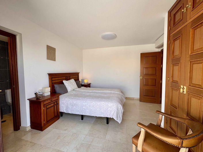 Image No.30-5 Bed Property for sale