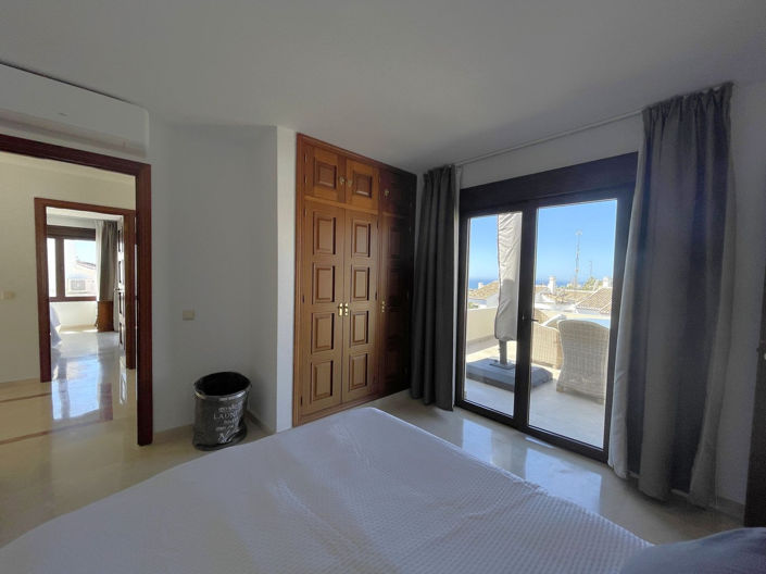 Image No.32-5 Bed Property for sale