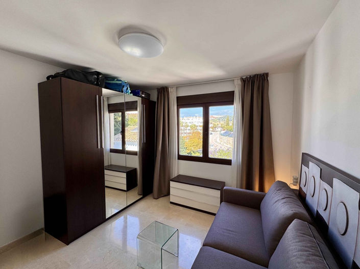 Image No.36-5 Bed Property for sale