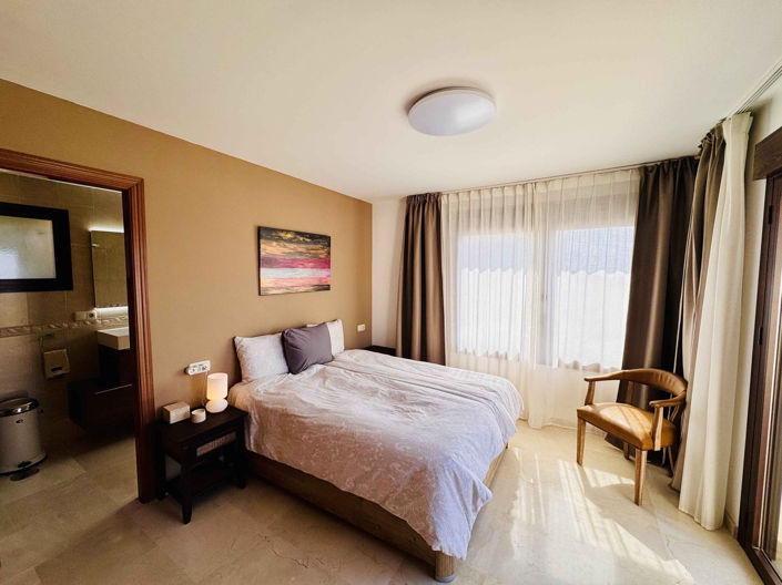 Image No.38-5 Bed Property for sale