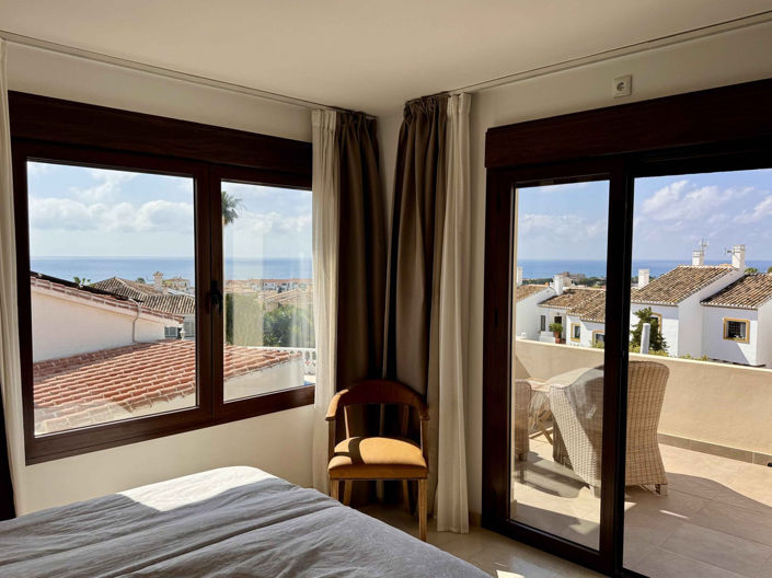 Image No.40-5 Bed Property for sale