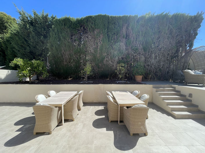 Image No.48-5 Bed Property for sale