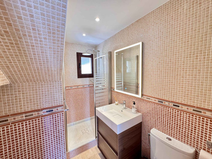 Image No.8-5 Bed Property for sale