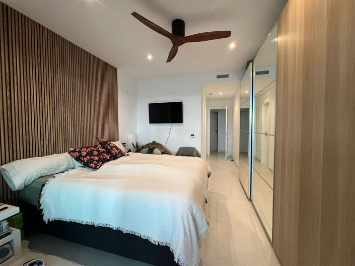 Image No.20-4 Bed Property for sale