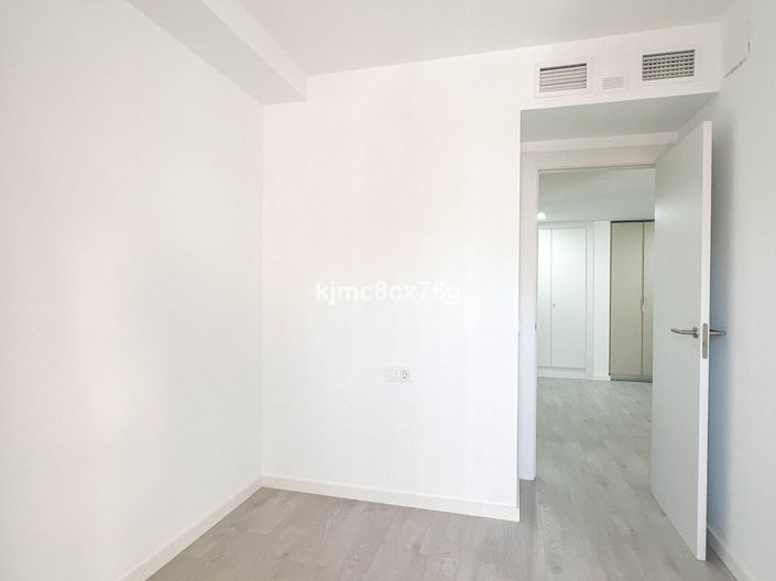 Image No.15-3 Bed Property for sale