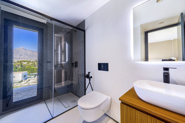 Image No.11-5 Bed Property for sale