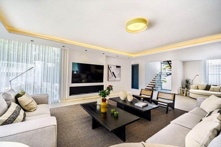 Image No.16-5 Bed Property for sale