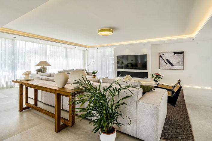 Image No.17-5 Bed Property for sale