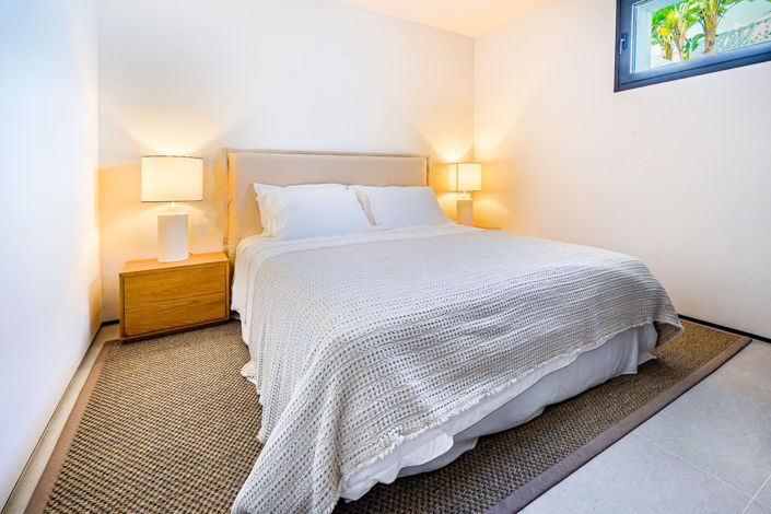 Image No.20-5 Bed Property for sale