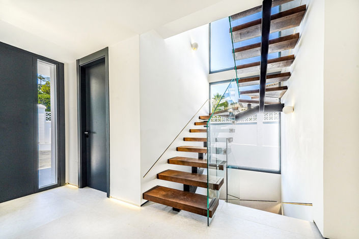 Image No.22-5 Bed Property for sale