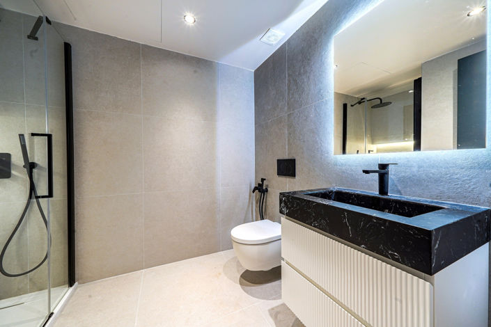 Image No.27-5 Bed Property for sale