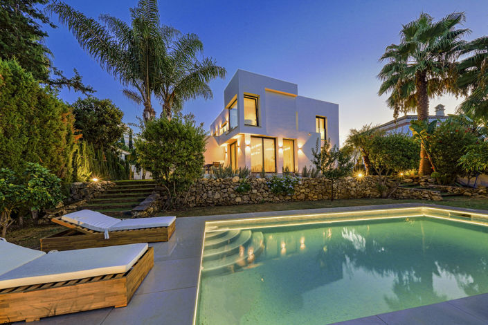 Image No.30-5 Bed Property for sale