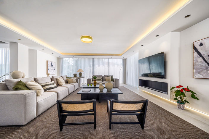 Image No.5-5 Bed Property for sale