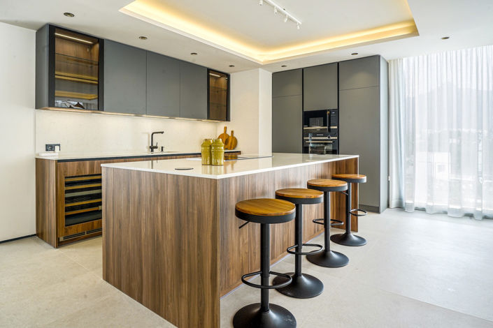 Image No.6-5 Bed Property for sale