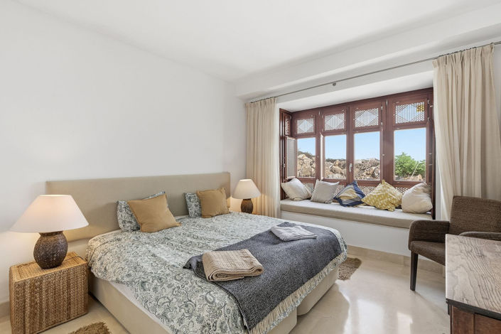 Image No.13-3 Bed Property for sale