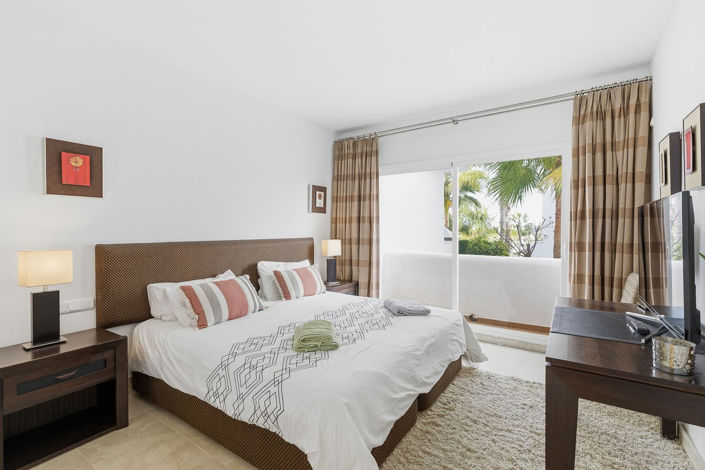 Image No.5-3 Bed Property for sale