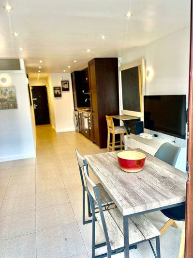 Image No.10-2 Bed Property for sale