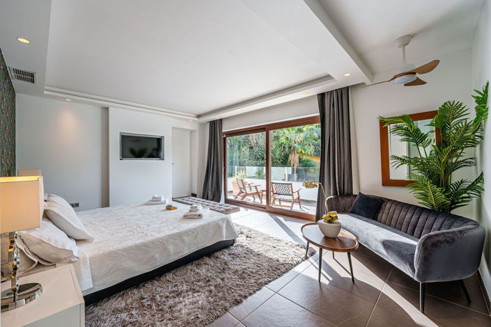 Image No.19-5 Bed Property for sale