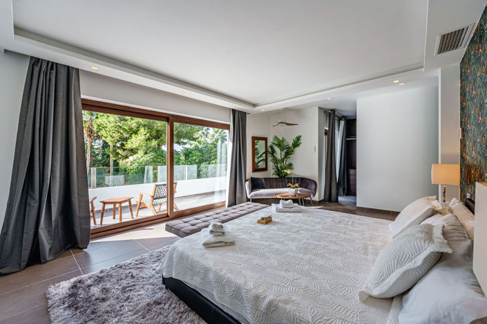 Image No.20-5 Bed Property for sale