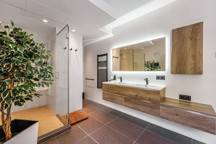 Image No.23-5 Bed Property for sale