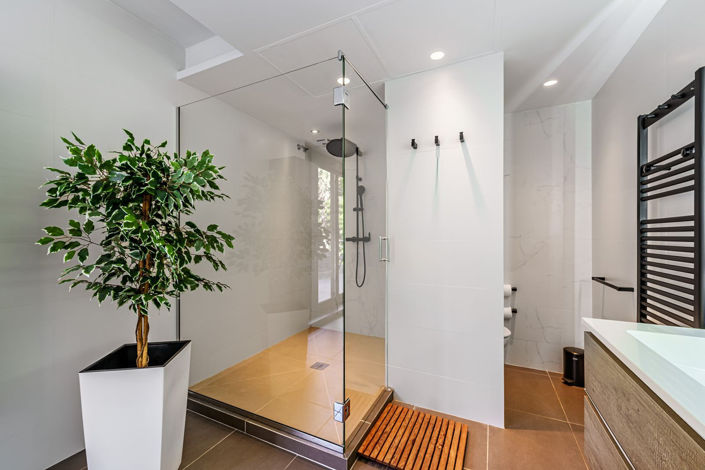 Image No.26-5 Bed Property for sale