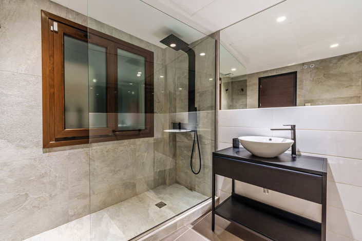 Image No.34-5 Bed Property for sale