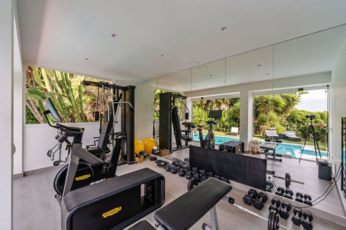 Image No.40-5 Bed Property for sale