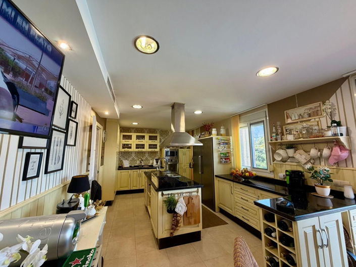 Image No.7-4 Bed Property for sale