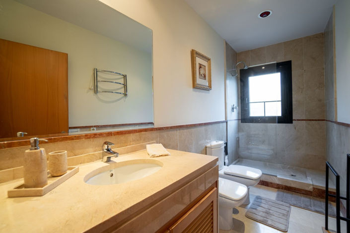 Image No.14-2 Bed Property for sale