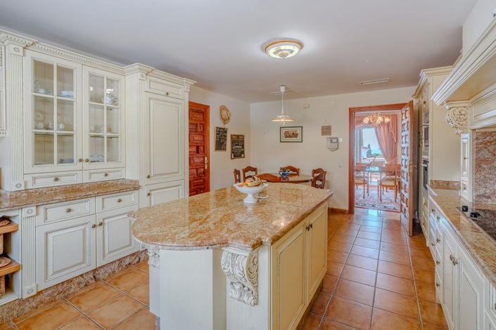 Image No.10-5 Bed Property for sale