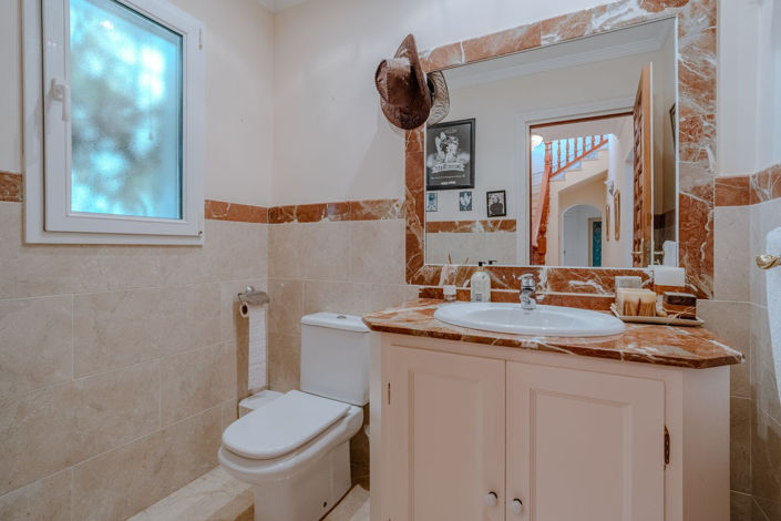 Image No.19-5 Bed Property for sale