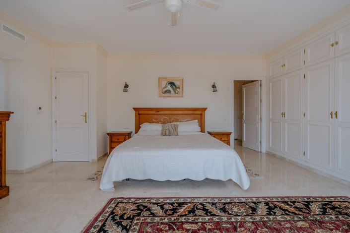 Image No.21-5 Bed Property for sale