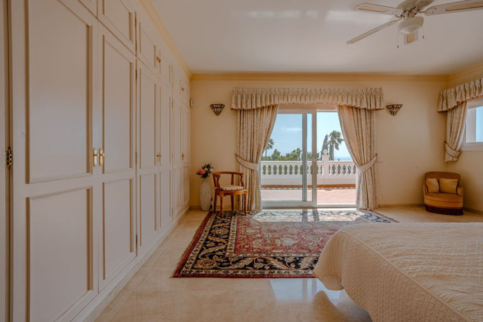 Image No.22-5 Bed Property for sale