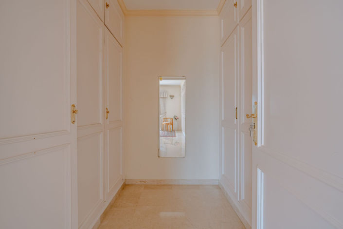 Image No.24-5 Bed Property for sale