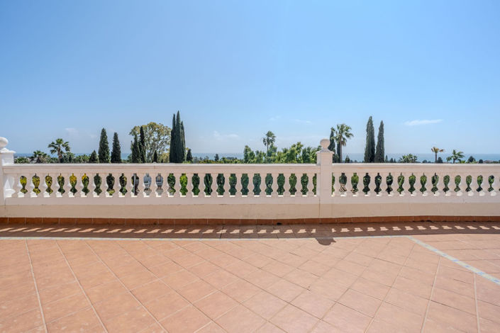 Image No.28-5 Bed Property for sale