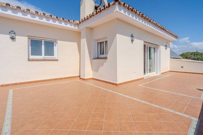 Image No.30-5 Bed Property for sale