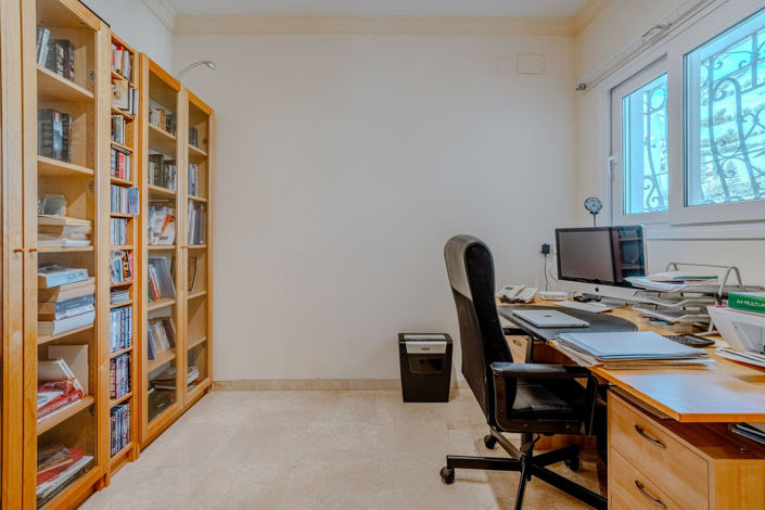 Image No.34-5 Bed Property for sale