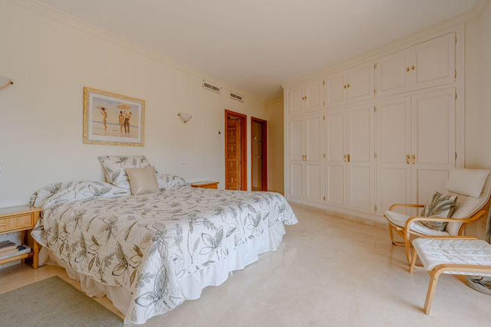 Image No.36-5 Bed Property for sale