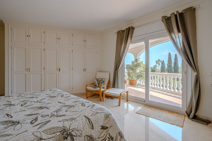 Image No.37-5 Bed Property for sale