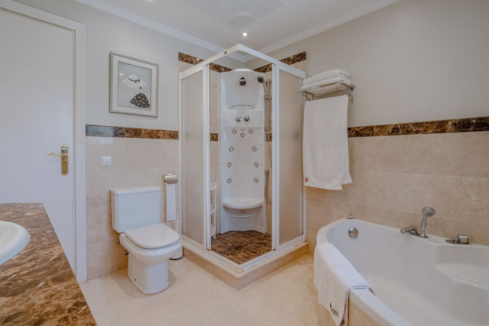 Image No.39-5 Bed Property for sale