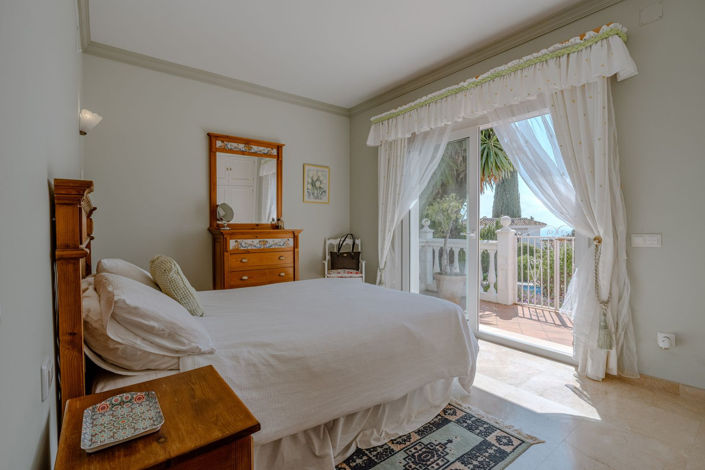 Image No.42-5 Bed Property for sale