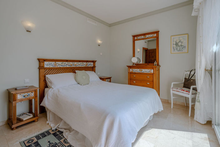 Image No.43-5 Bed Property for sale